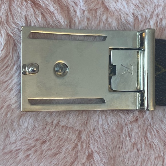 Authentic Louis Vuitton grey belt buckle - Picture 2 of 2